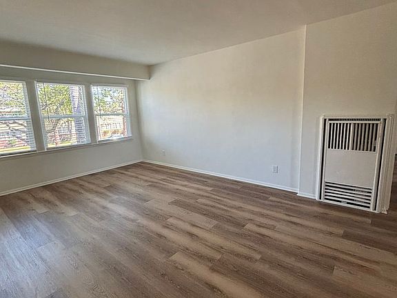 2nd image of 1000 E San Antonio Dr #1000D