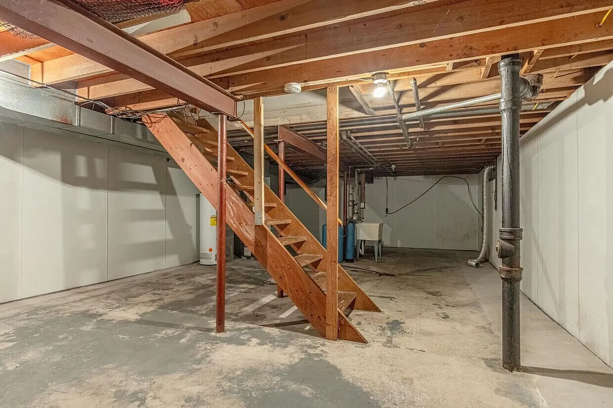 33 West Klubertanz Drive - 1 — Photo 2