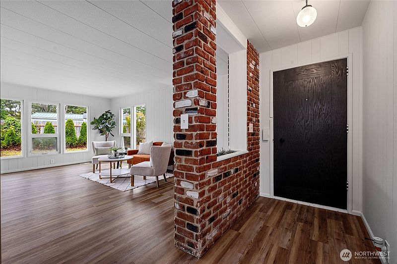 3rd image of 1411 196 Street