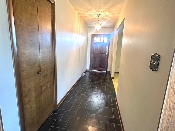 3rd image of 2920 W 63rd Pl