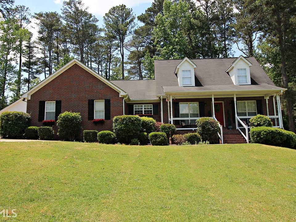 1st image of 690 Tomlinson St