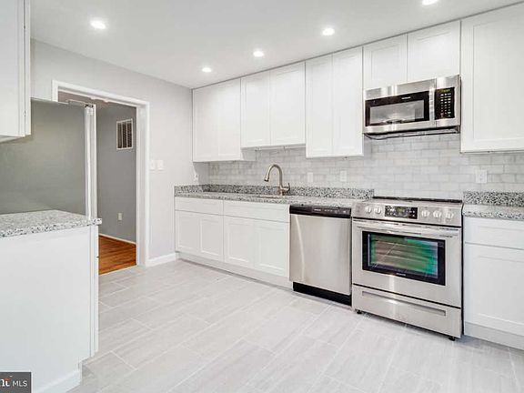 4th image of 2967 Borge St
