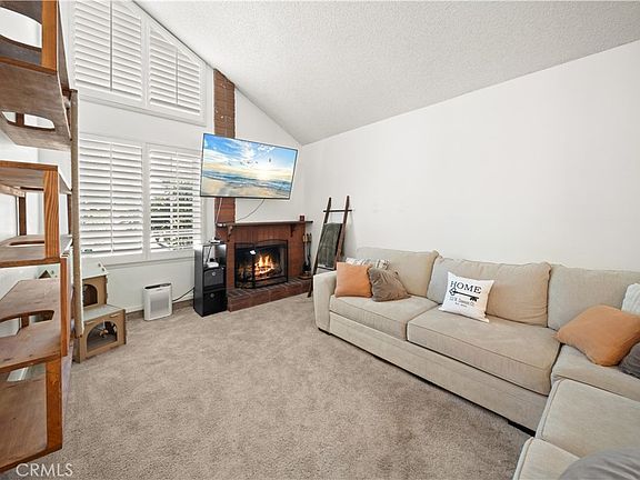 3rd image of 323 W Dawson Ct