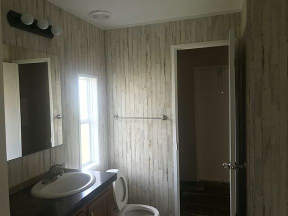 4th image of 13605 Youngstown Ave #24