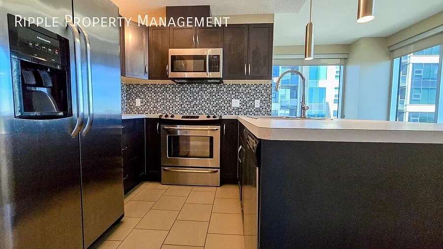 Modern 2 Beds, 2 Baths Apartment/Condo | No Pets Allowed — Photo 2