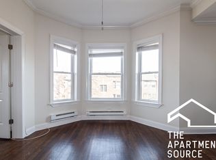 915 W Waveland Ave APT 3B, Chicago, IL 60613