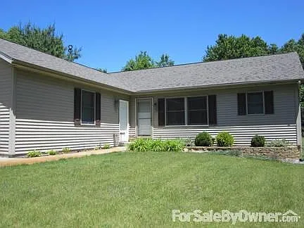 10614 Summit Ave NE photo 1