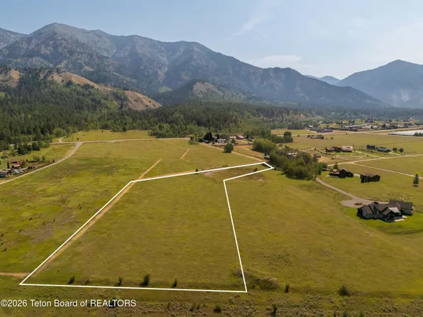 32 Palisades Dr, Alpine, WY 83128