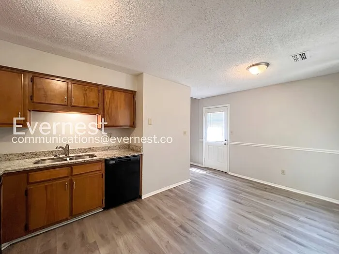 5565 Chapel Hill Dr — Photo 7