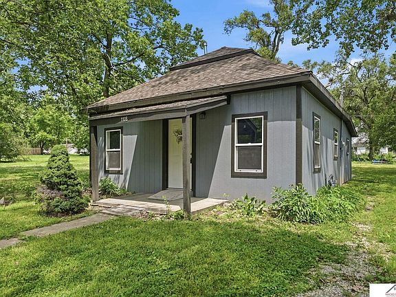 4th image of 1108 Oak St