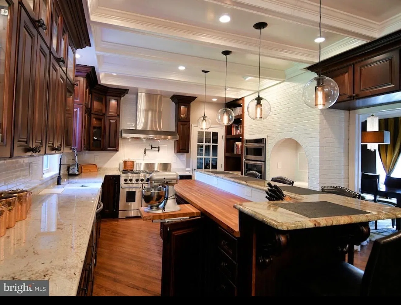 Luxury Tudor Home — Photo 3