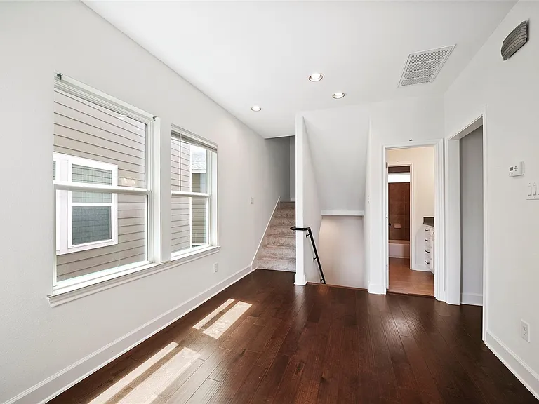 5408 Jonathan Ln — Photo 12