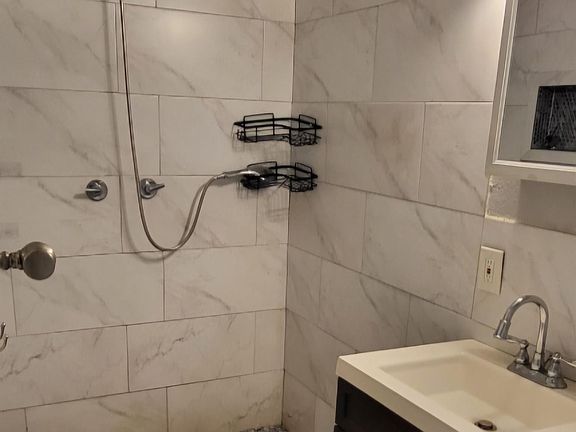 5th image of 3841 Wentworth St