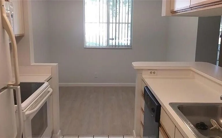 9933 Westview Dr #427 — Photo 4