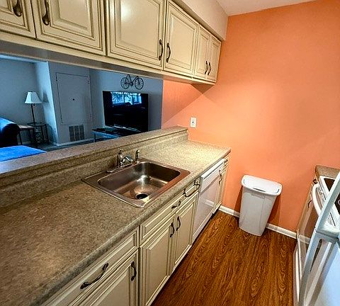 2nd image of 1001 Grandview Ave APT 508