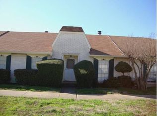42 W Mountain Creek Dr, Grand Prairie, TX 75052