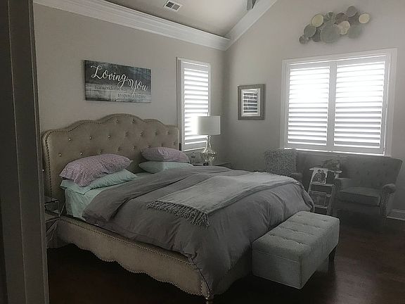 4th image of 1109 Golden Hill Ln
