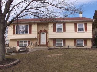 1020 Browning Ln, Lake Zurich, IL 60047
