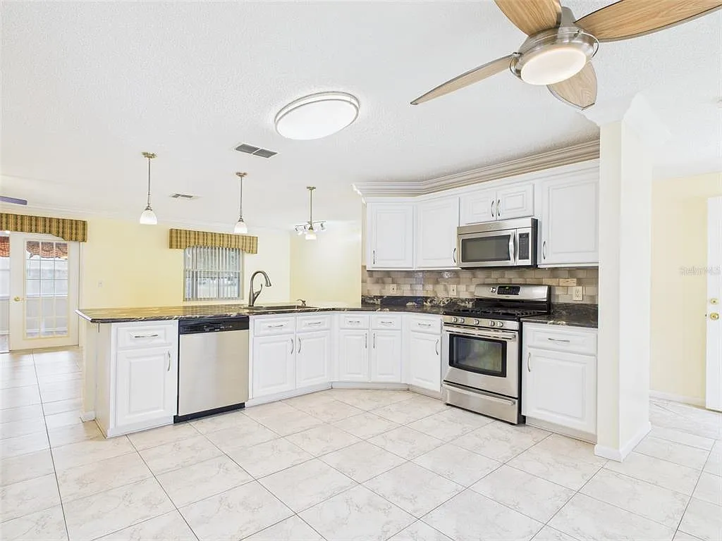 2 bed, 2.0 bath, 1567 sqft, $1,750 — Photo 4