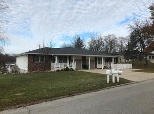 272 S Hackett Rd, Waterloo, IA 50701