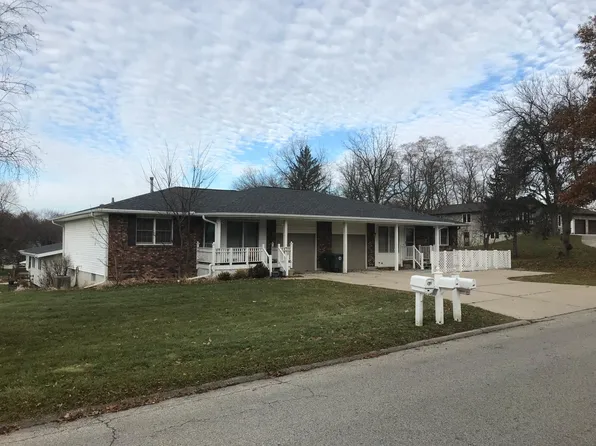 272 S Hackett Rd, Waterloo, IA 50701