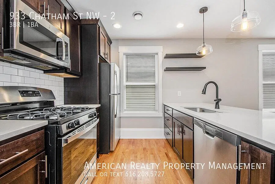 3 bed, 1008 sqft, $2,150 — Photo 3