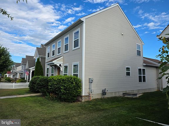 3rd image of 415 Anderson St