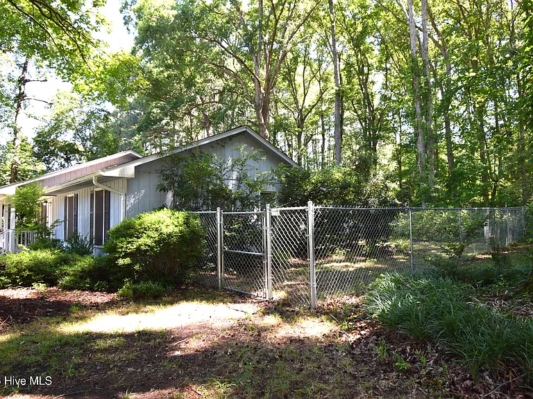 1853 Pinelog Ln — Photo 18