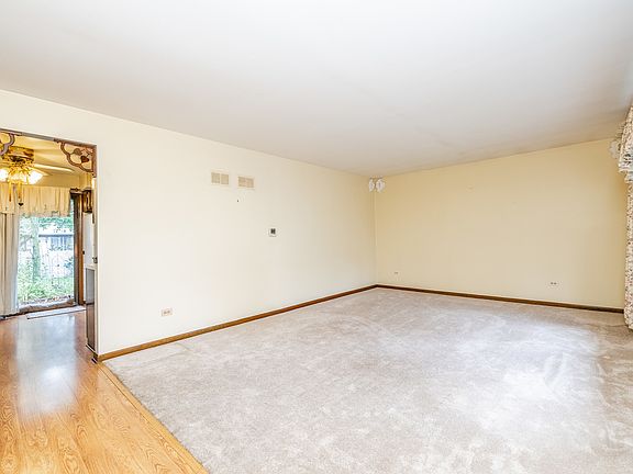 4th image of 8047 S Oketo Ave
