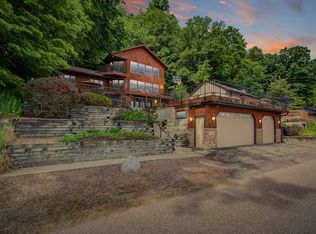 W10662 Tipperary Rd, Poynette, WI 53955