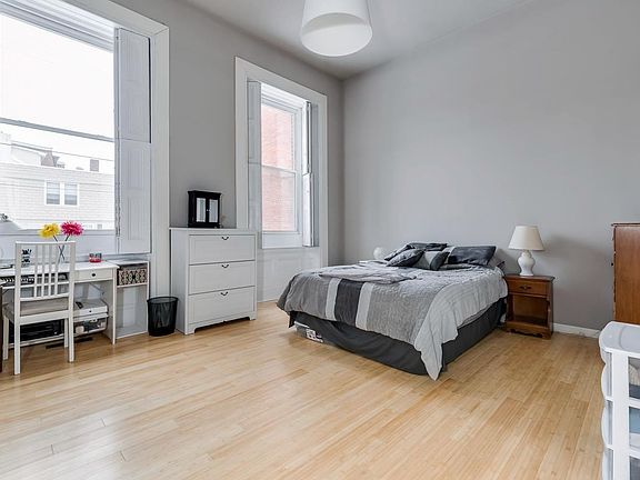4th image of 2353 Sidney St #1