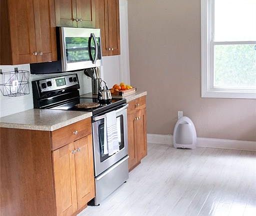 3rd image of 325 Sterling St