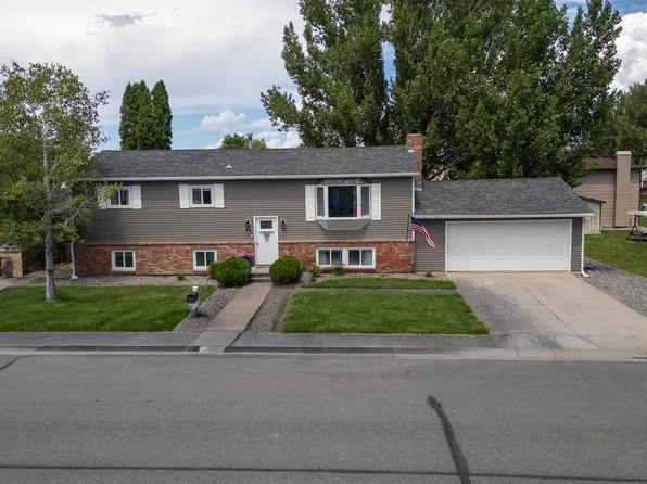 17 Circle Dr, Lovell, WY 82431
