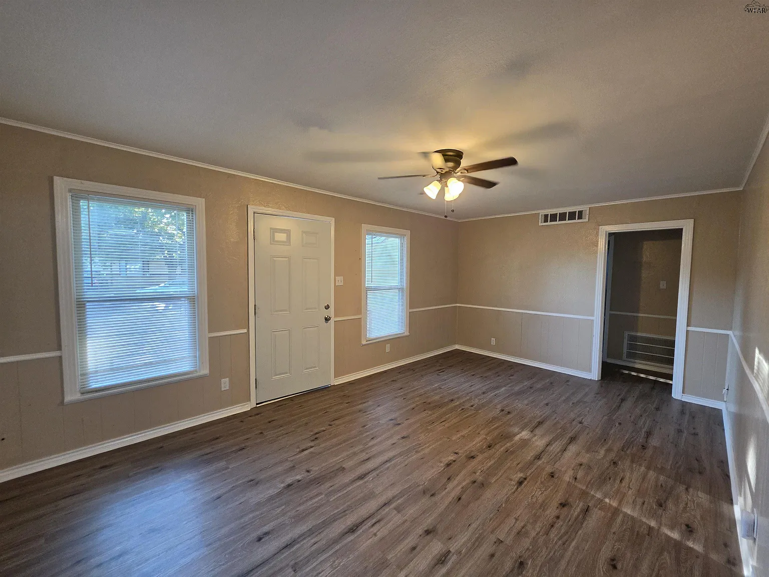 2 bed, 1.0 bath, 1200 sqft, $1,300 — Photo 4