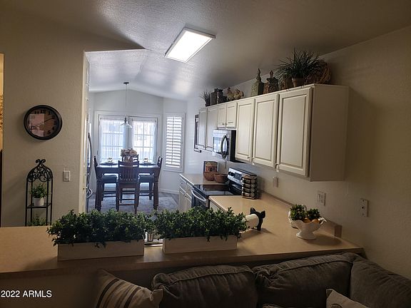 4th image of 1422 E Cherry Hills Dr