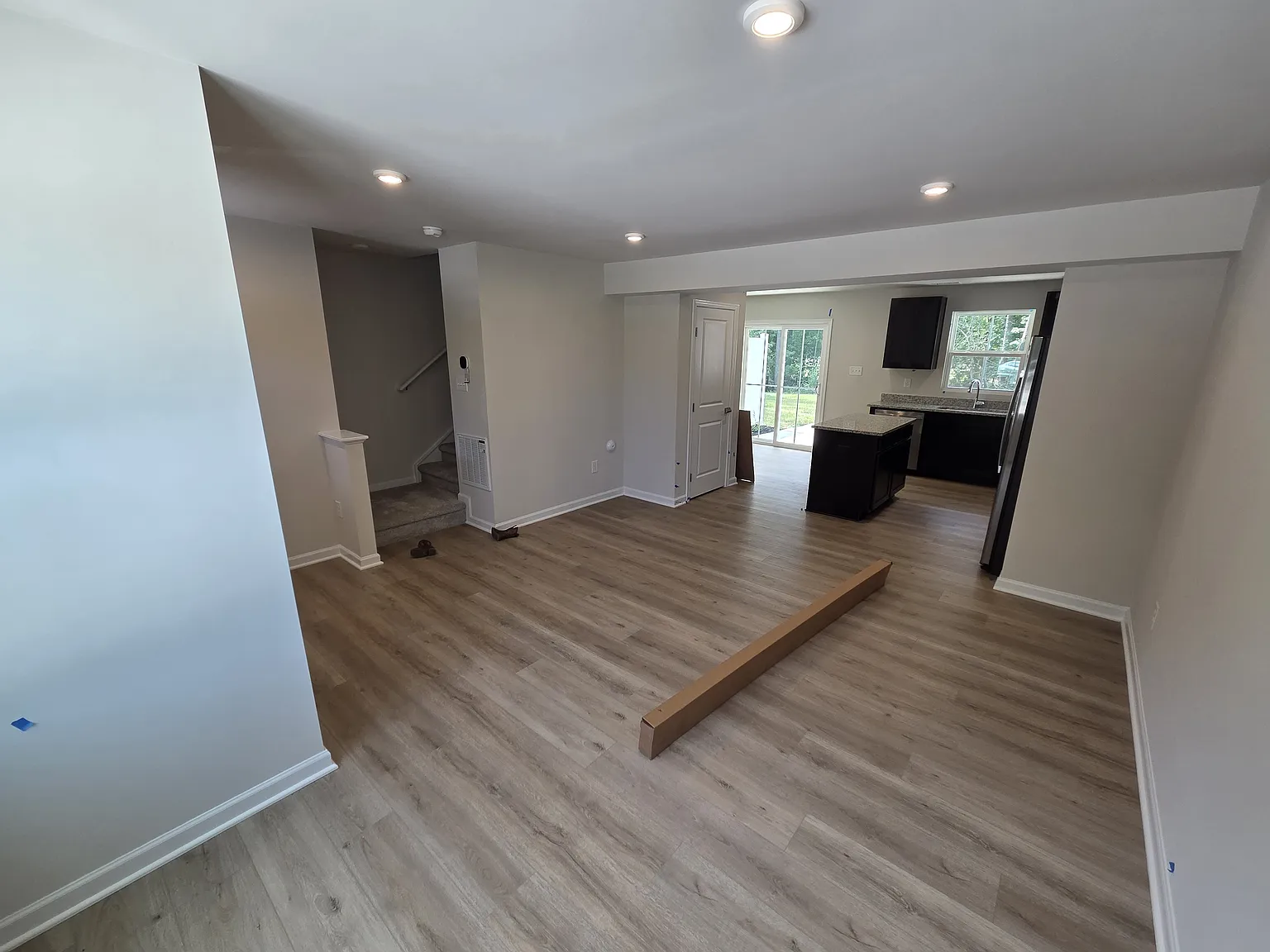 3 bed, 2.5 bath, 1220 sqft, $2,100 — Photo 2