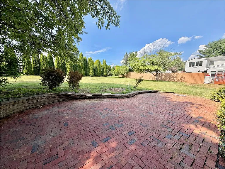1160 Brentwood Ave — Photo 43