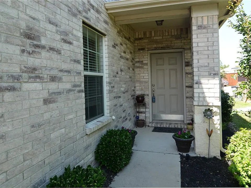 734 Fleming St