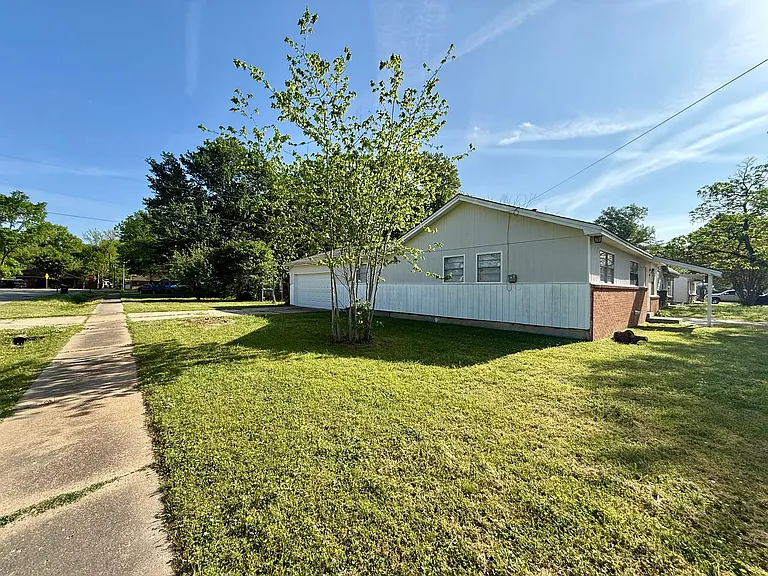 3200 Meador Rd — Photo 2