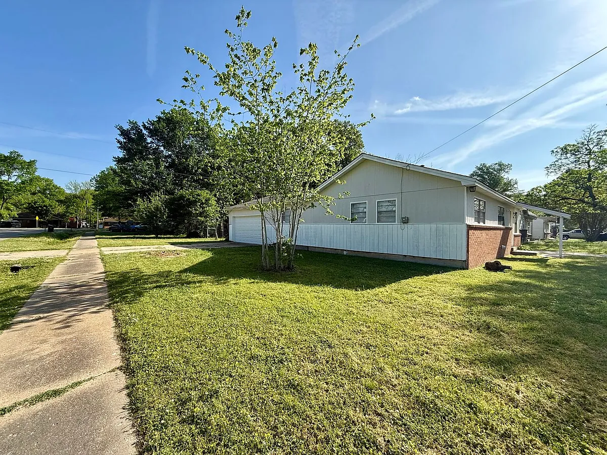 Building Photo - 3200 Meador Rd