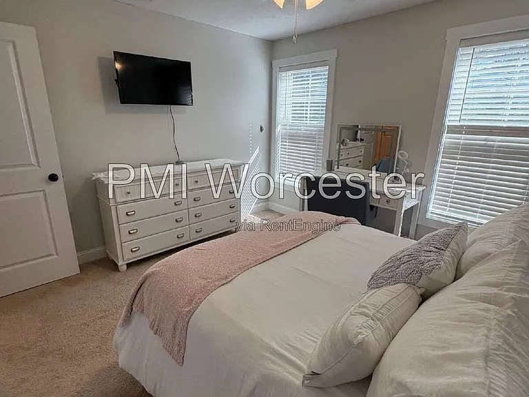 18 Lake Ave — Photo 17