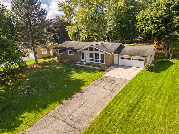 2nd image of 3539 W Hiawatha Dr