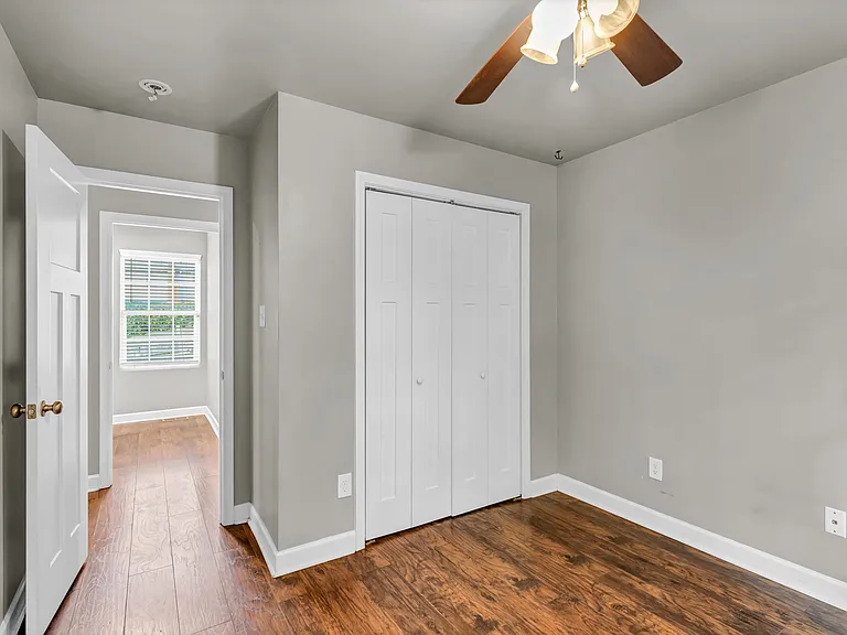 219 W Watt St — Photo 14