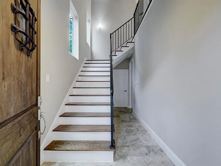 6125 Stillman St — Photo 2