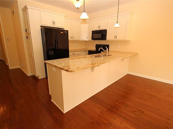4th image of 35 Tannon Dr S