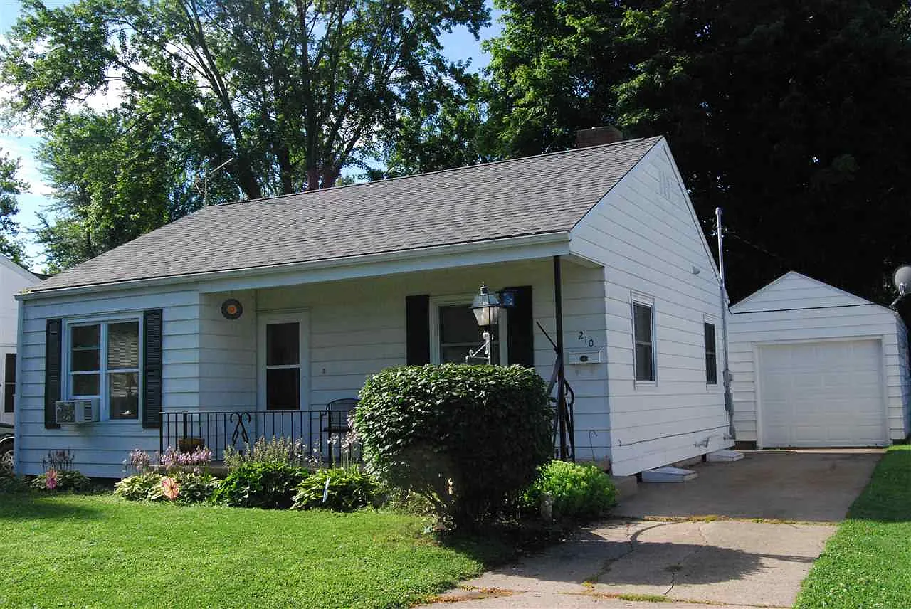 210 Klinger St photo 1