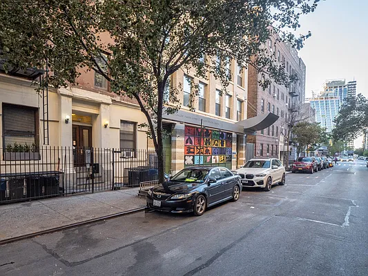 Rented by City Connections Realty | media 8