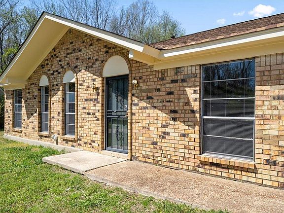 3rd image of 734 Archie Dr