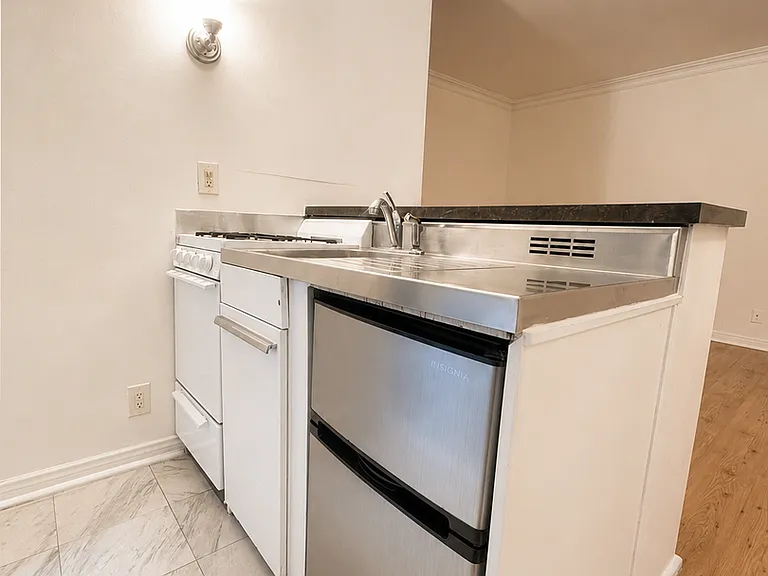 Hayworth Courtyard Apartments West Hollywood Living — Photo 9