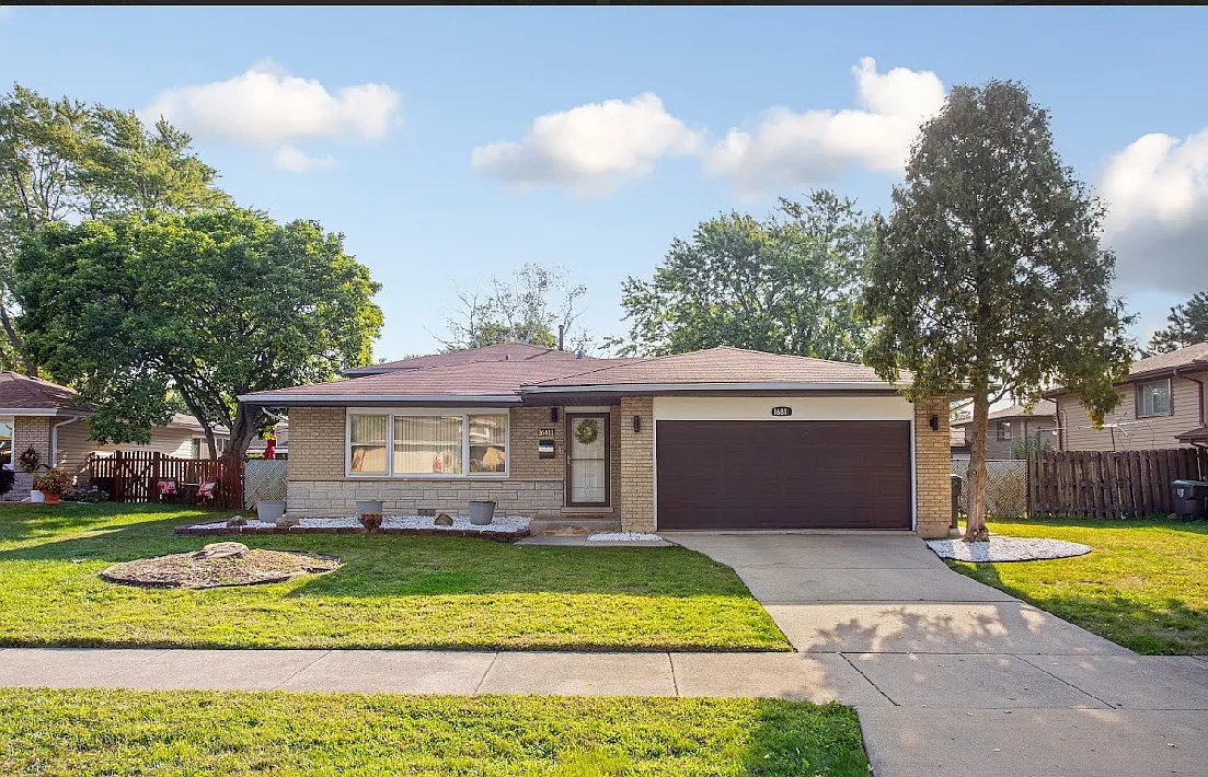 16811 Wausau Ave photo 1